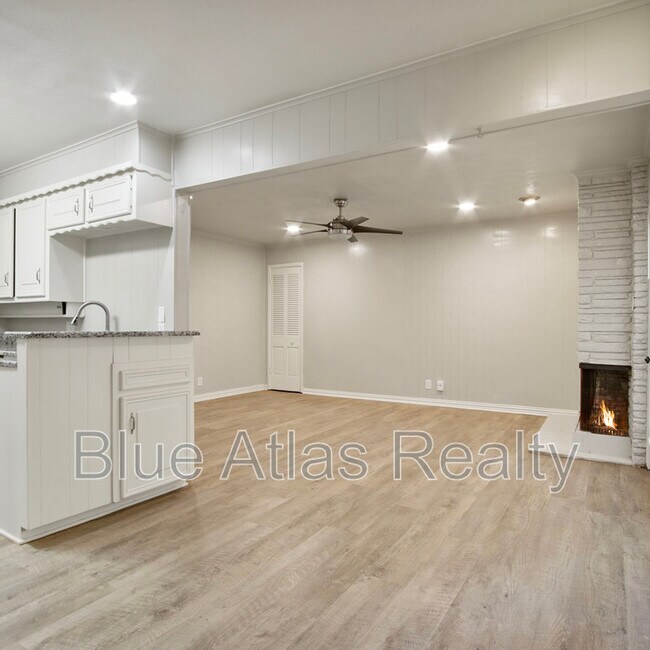 Building Photo - 4439 Altamesa Blvd