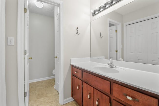 Building Photo - 3437 Kingfisher Dr