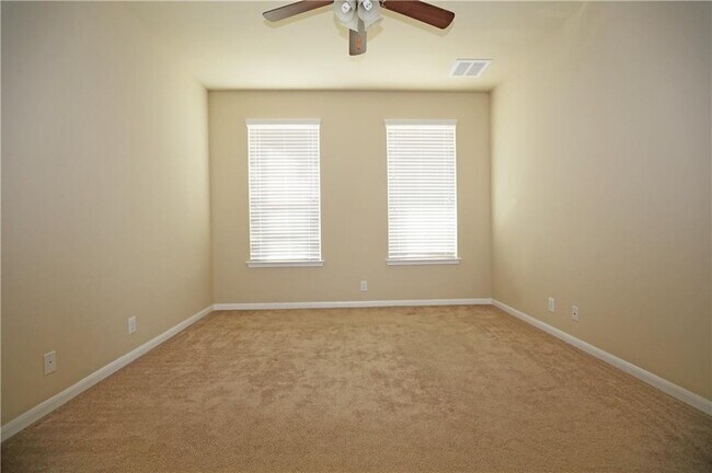 Building Photo - 903 Alamo Plaza Dr