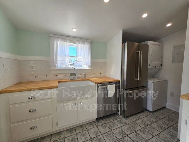 Building Photo - 223 S Guadalupe