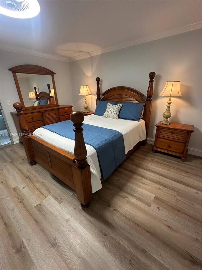 Building Photo - 4027 Swansea Crescent