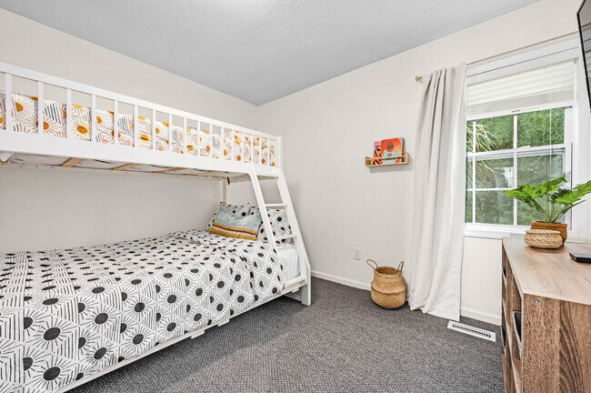 Building Photo - 17462 Front Beach Rd