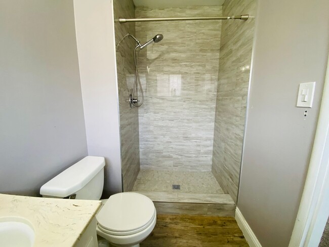 Building Photo - $2,100 Charming 3 Bedroom Home With 2 Livi...