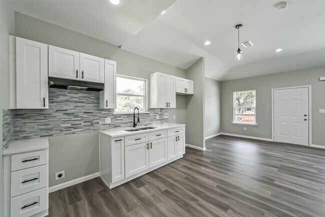 Building Photo - 3007 Bringhurst St