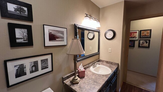 Building Photo - 2 Bedroom Jewel Lake Condo with Beautiful ...