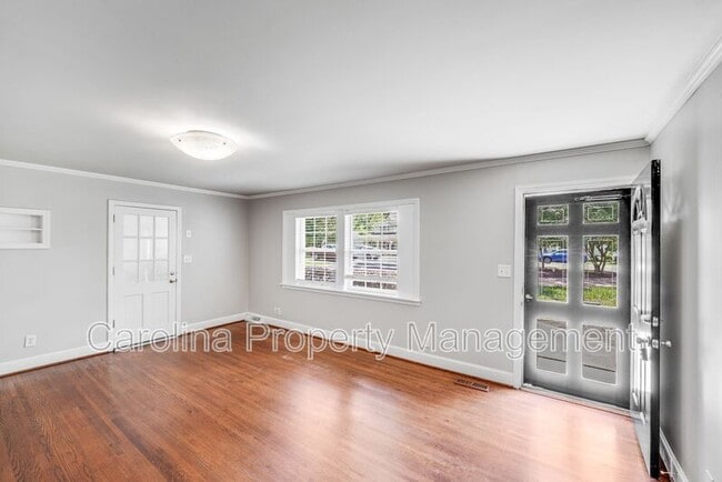 Building Photo - 2417 Laburnum Ave