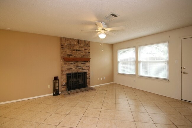 Building Photo - Great 1 story home on a pretty lot with lots of trees!