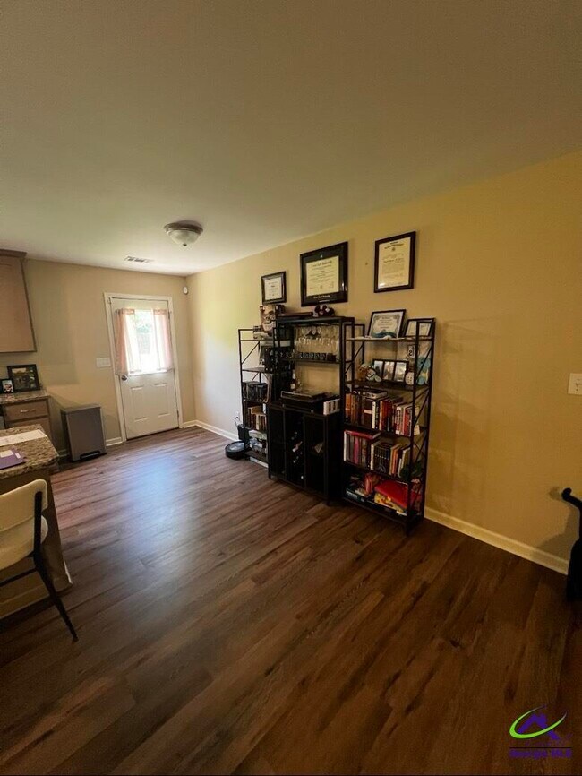 Building Photo - 225 Addison Ln