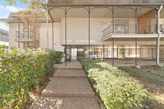 Building Photo - 3300 Yorktown St