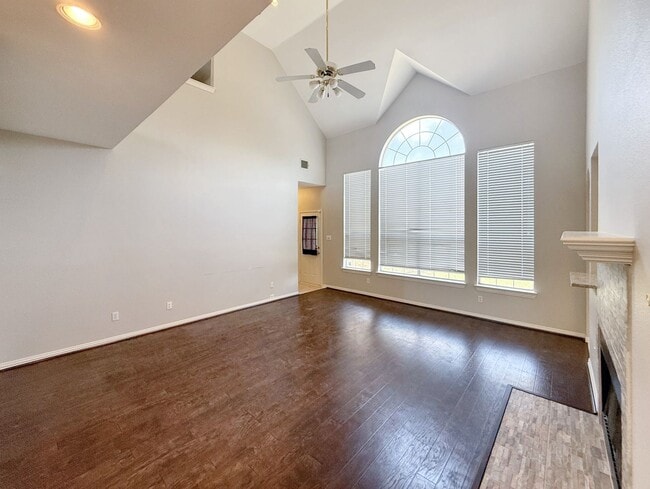 Building Photo - Comfort and Convenience in West Plano Living