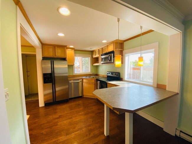 Building Photo - Cute 3 Bedroom Home in the Heart of West S...