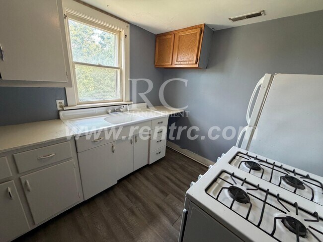 Building Photo - 526-3E Main-E