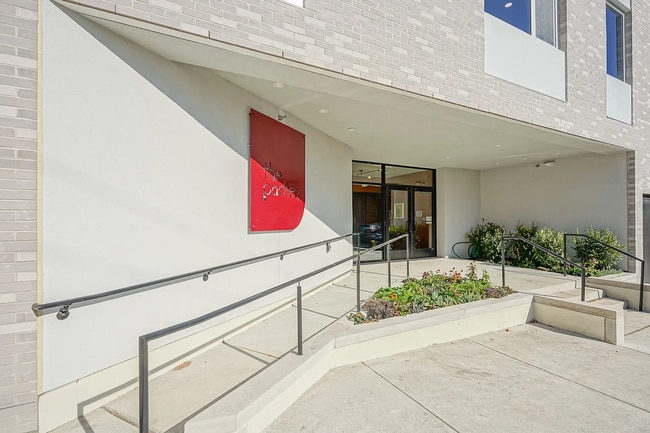 Building Photo - 1301 Bainbridge St