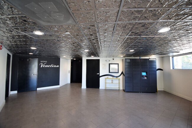 Interior Photo - 5500