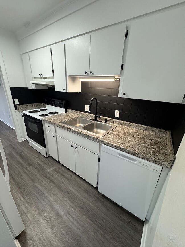 Building Photo - 1729 NE 2nd St