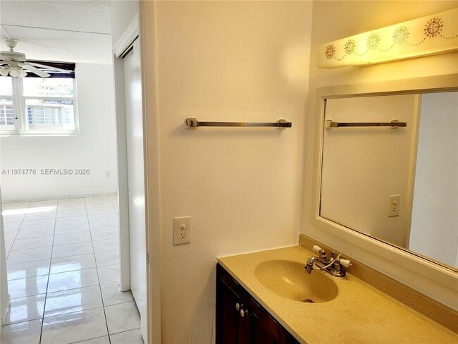 Building Photo - 1700 NE 191st St