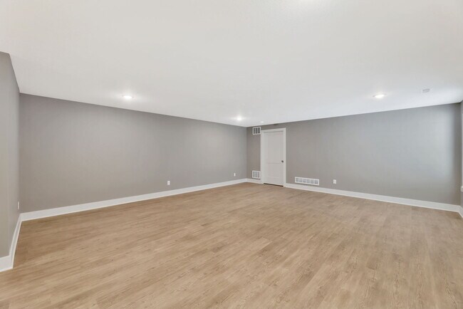 Building Photo - 969 W Long Path Ct