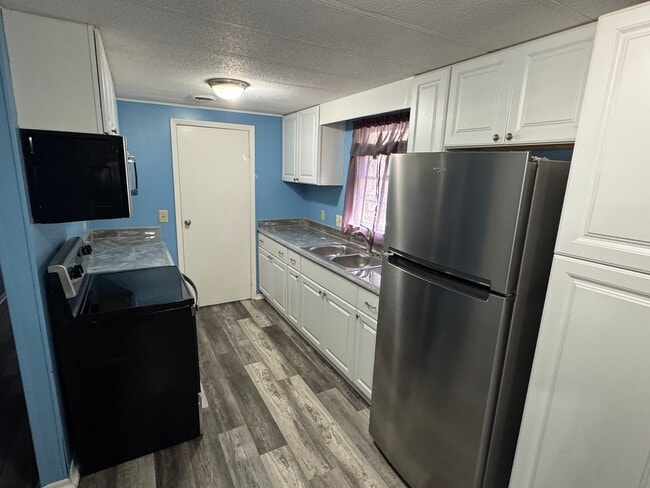 Building Photo - Updated 3BR/2BA Ranch on ½-Acre — LVP Floors, Smart Home Features, Move-In Ready!