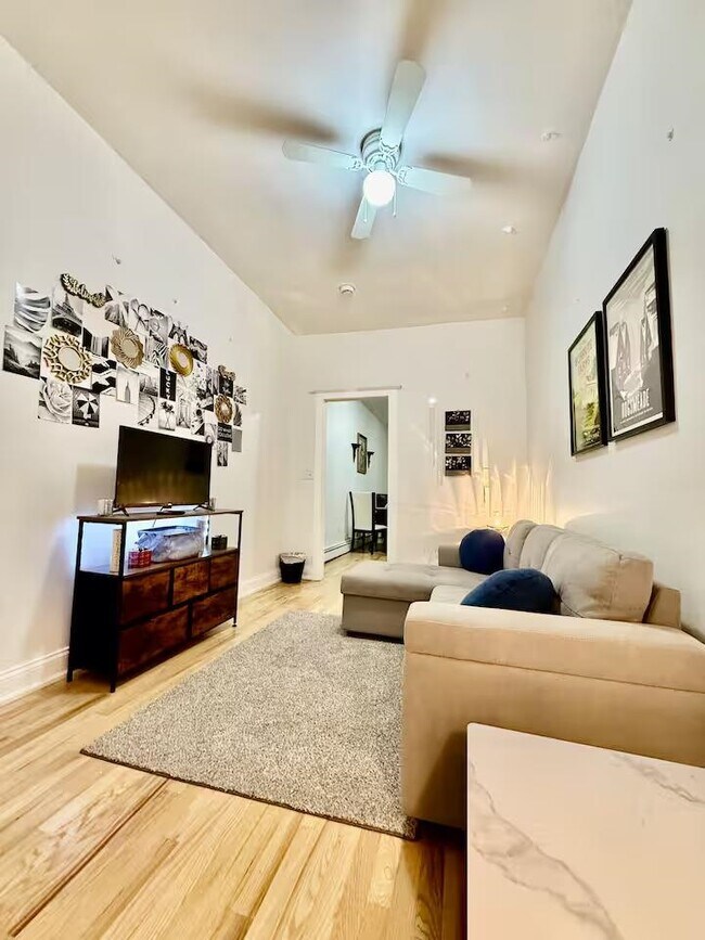 Building Photo - 1138 Summit Ave