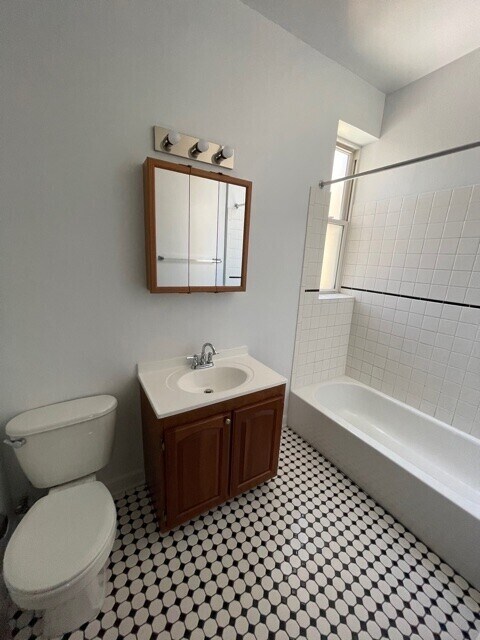Building Photo - 3036 N Ashland Ave