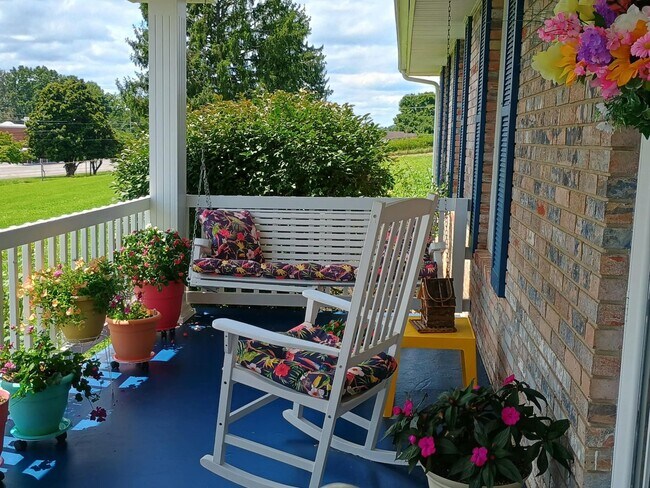 Building Photo - 4 Bed/2 Bath Brick Home - Church Hill TN