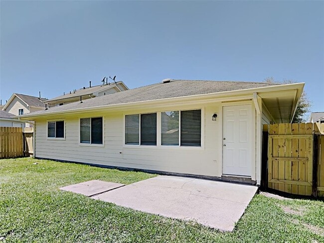 Building Photo - 820 Dragonfly Dr