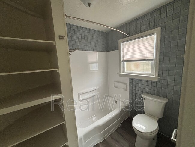 Building Photo - 364 W Selmar Ct