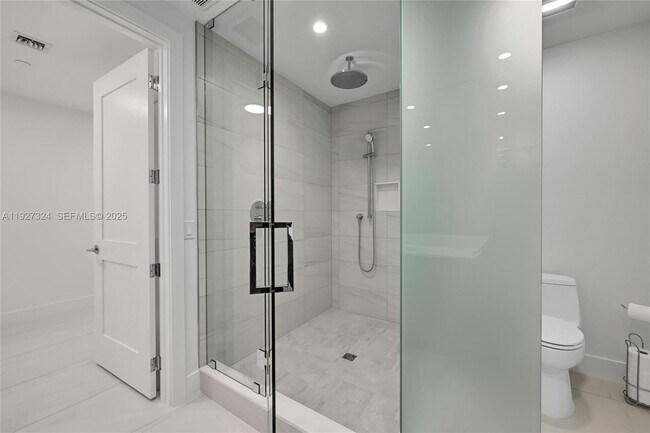 Building Photo - 153 N Seabreeze Blvd