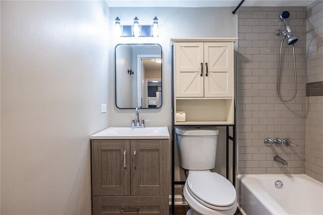 Building Photo - 620 Peachtree St NE