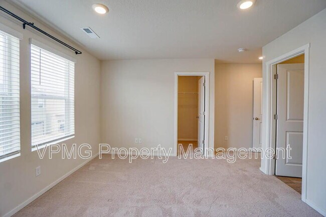 Building Photo - 2628 NE 117th Pl