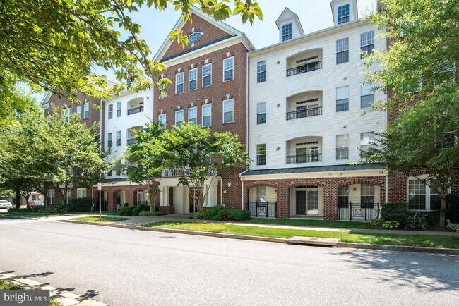 Building Photo - 5800 Clipper Ln