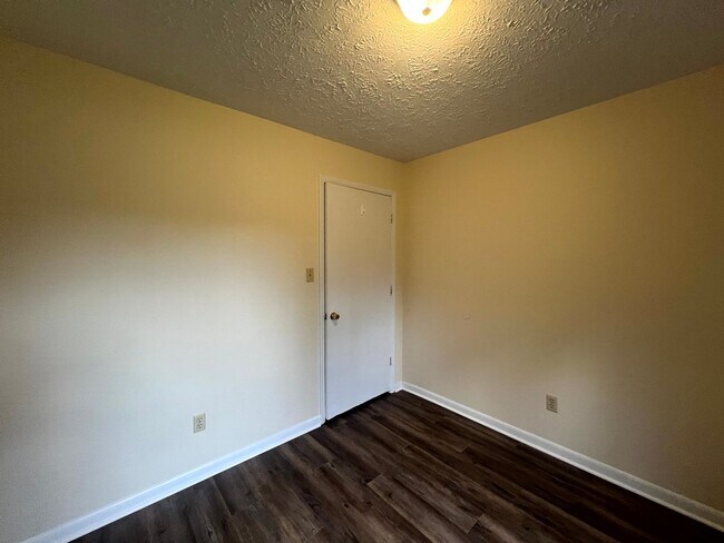 Building Photo - 417 Nottingham Dr