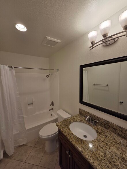 Second Bathroom - 18645 Hatteras St
