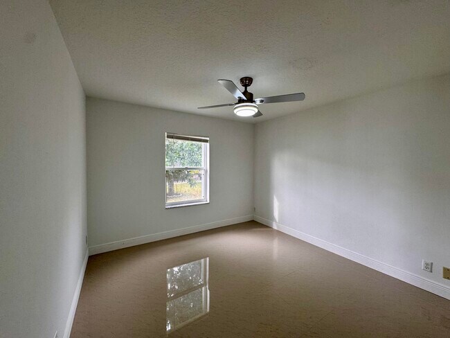 Building Photo - 1132 Hatteras Cir