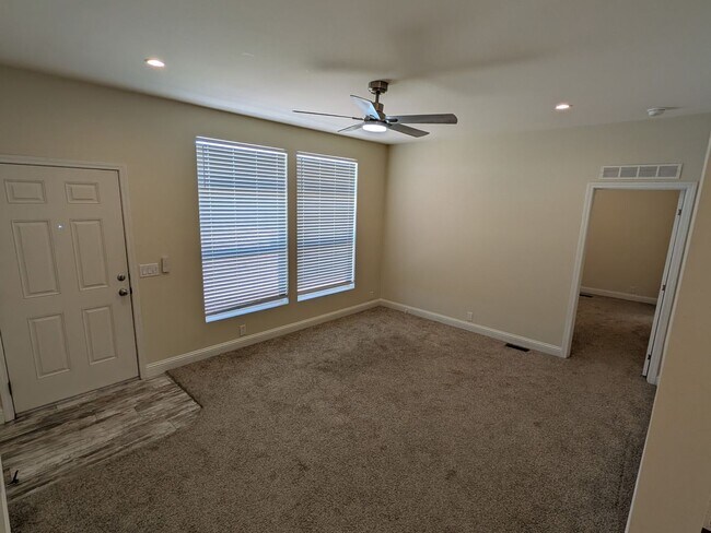 Building Photo - 6855 Equinox Ln