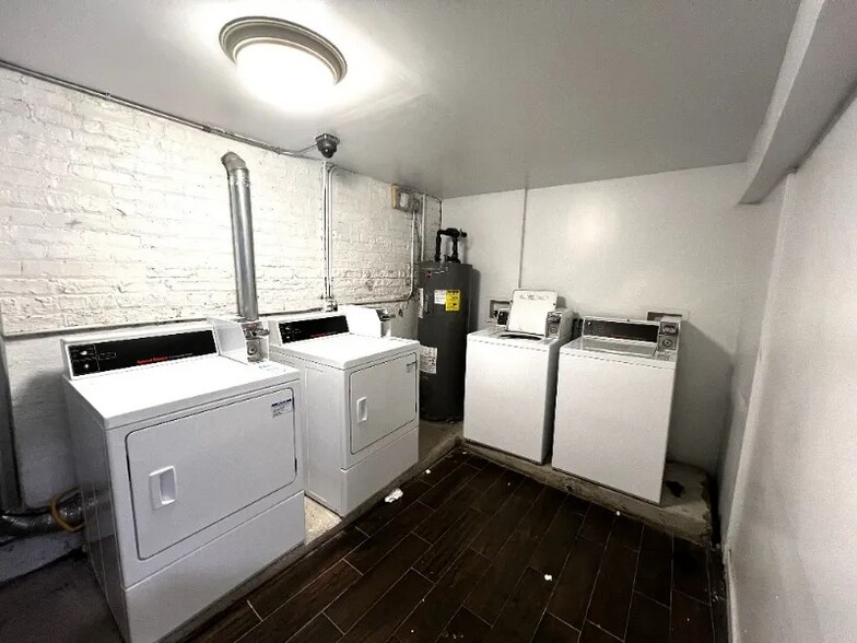 Building Photo - 7918 S Rhodes Ave