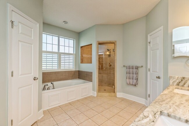 Building Photo - Spacious 3BR home with gorgeous finishes!!...