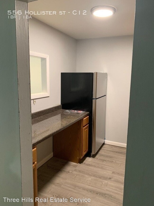 Building Photo - 446-556 Hollister St