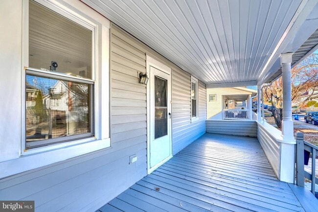 Building Photo - 6504 Rosemont Ave