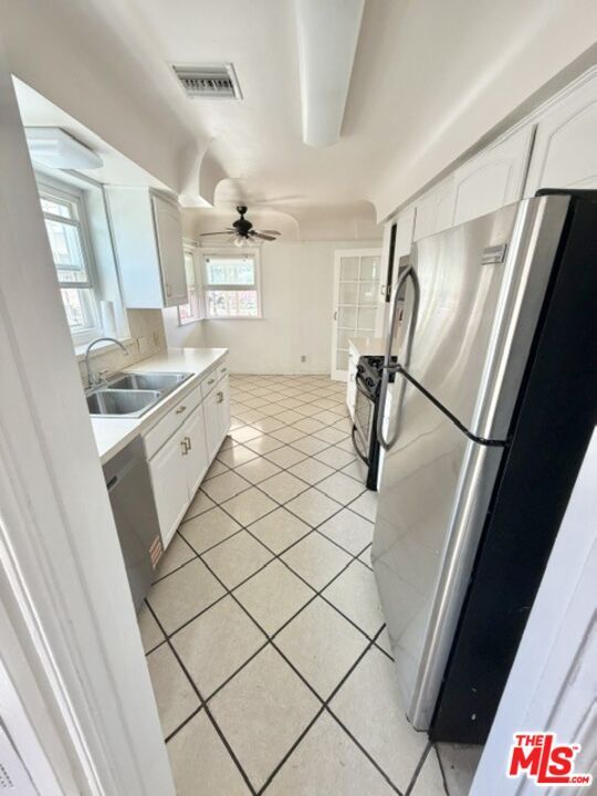 Building Photo - 3439 W 84th Pl