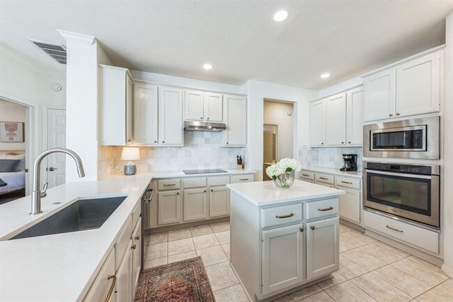 Primary Photo - 11817 Lake Stone Dr