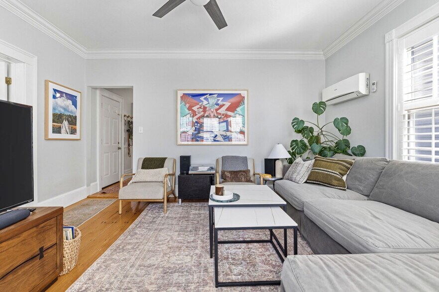 Building Photo - 722 E 2nd St