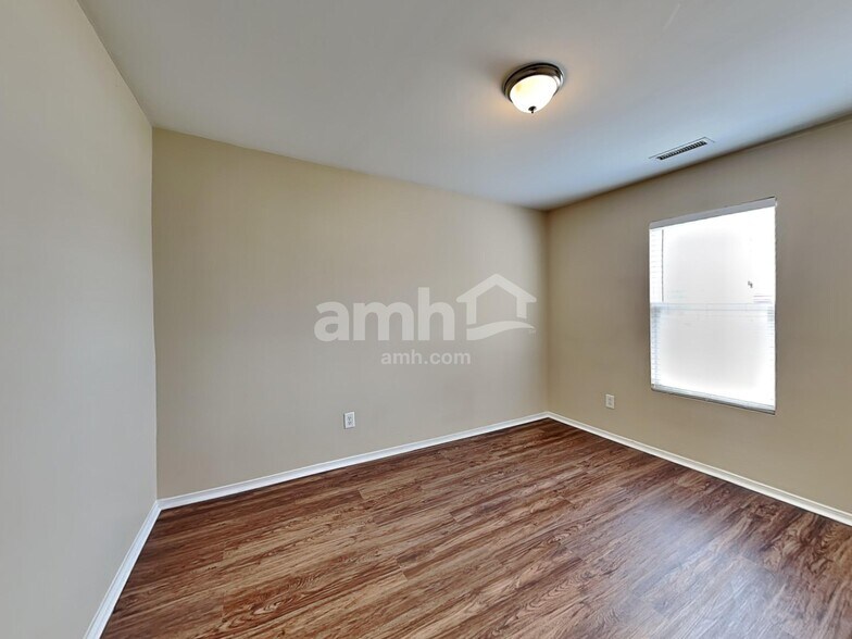 Building Photo - 3112 Varcroft Rd