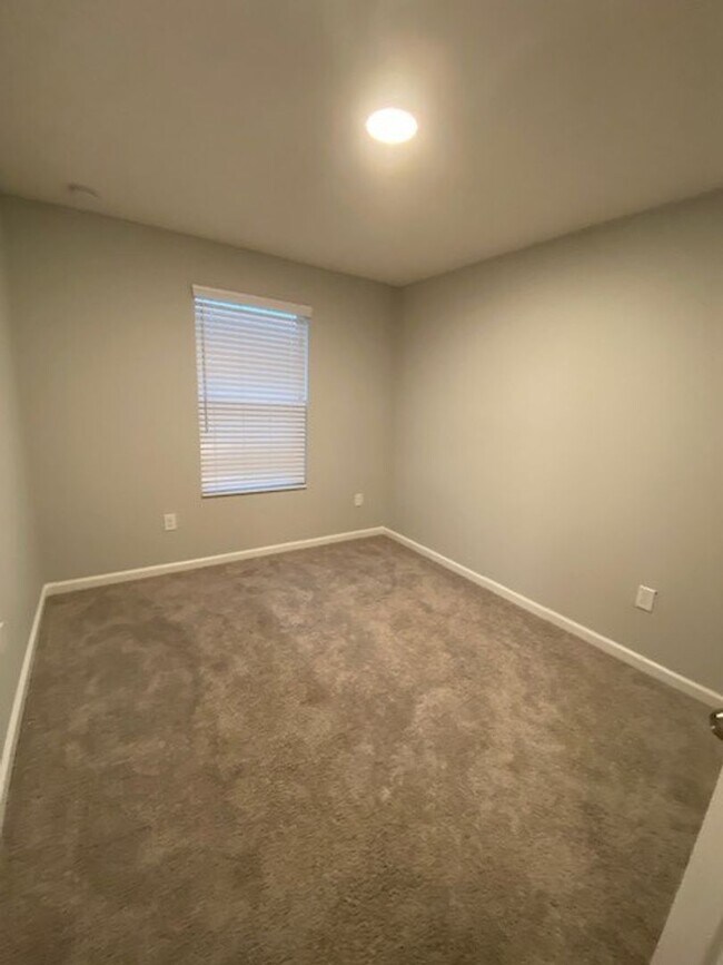 Building Photo - 3 Bedroom 2.5 Bath Townhouse in Eden at Cr...