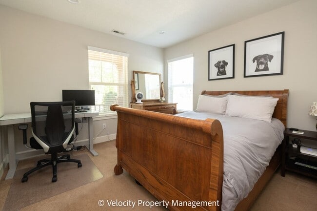 Building Photo - Beautifully Maintained Single Level Home with AC!
