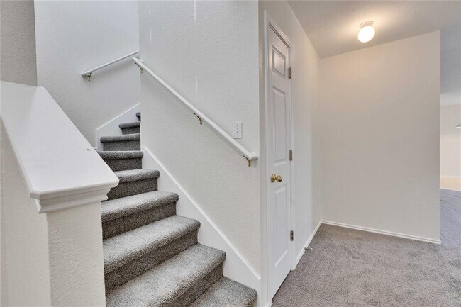 Building Photo - 14418 Pebble Run Path