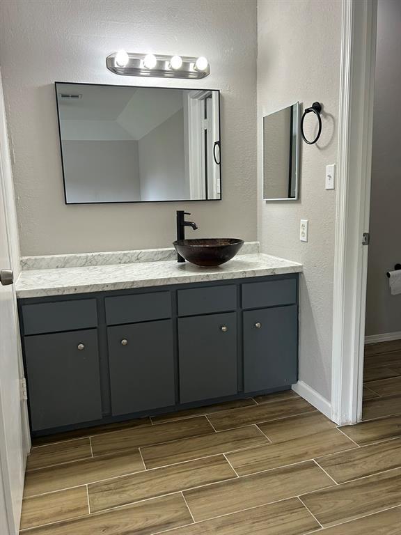 Building Photo - 5926 Darkwood Dr