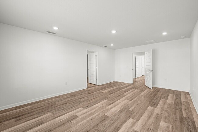 Building Photo - 5832 Viking Wy