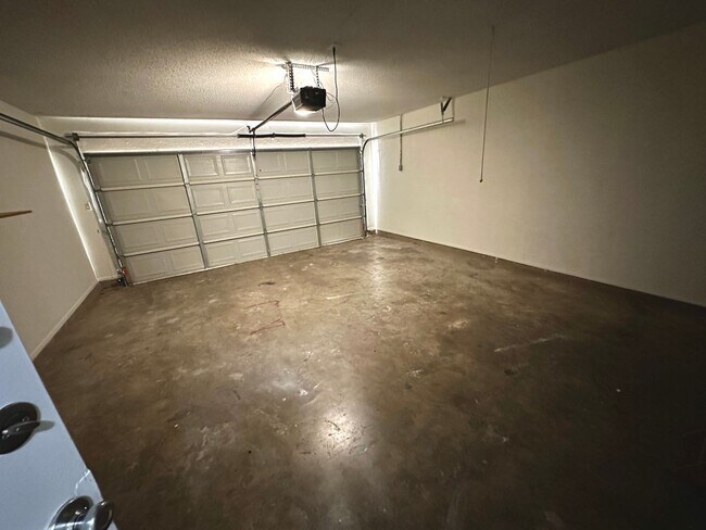 Building Photo - 10400 Broken Shoe Trail