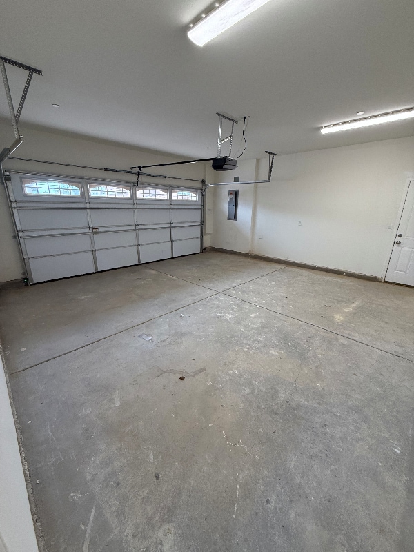 Building Photo - 7398 N Maple Ave